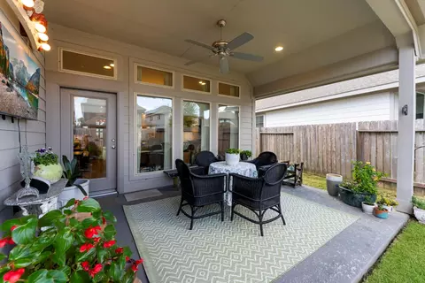 Exterior - 545 Cedar Harbor Ct, Conroe, TX 77304 photo 4 of 7