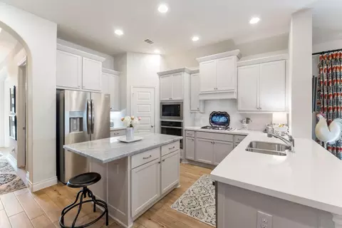 Kitchen - 545 Cedar Harbor Ct, Conroe, TX 77304 photo 5 of 5
