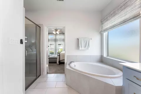 Bath - 545 Cedar Harbor Ct, Conroe, TX 77304 photo 2 of 3
