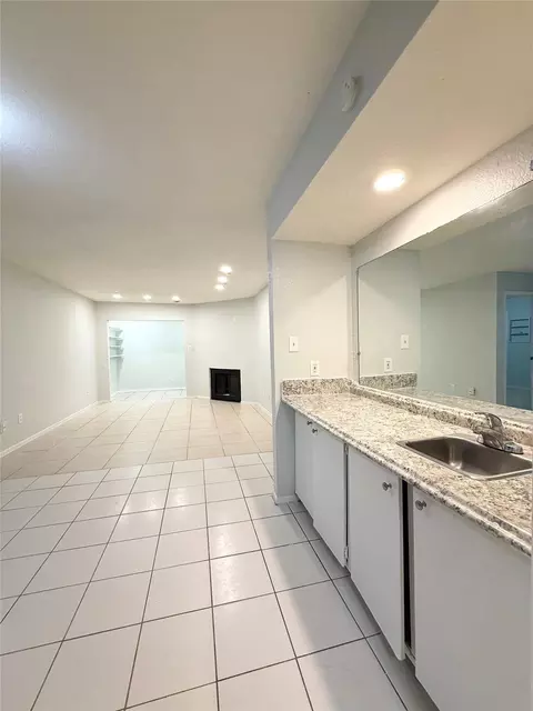 8405 Wilcrest Dr #2211, Houston, TX 77072