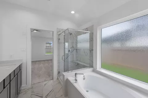 Bath - 3110 Spitfire Dr, Rosenberg, TX 77471 photo 3 of 4