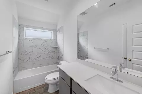Bath - 3110 Spitfire Dr, Rosenberg, TX 77471 photo 4 of 4