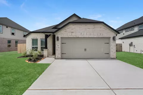 Exterior - 3110 Spitfire Dr, Rosenberg, TX 77471 photo 4 of 6