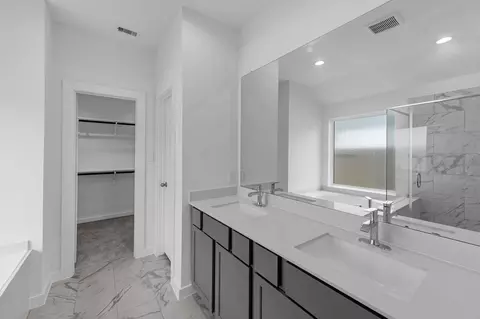 Bath - 3110 Spitfire Dr, Rosenberg, TX 77471 photo 2 of 4