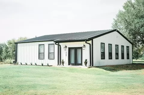 9100 Delesandri Dr, Hitchcock, TX 77563
