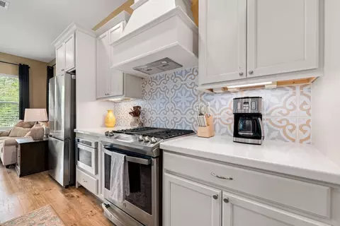 Kitchen - 74 Dobbs View Ln, Spring, TX 77389 photo 5 of 6