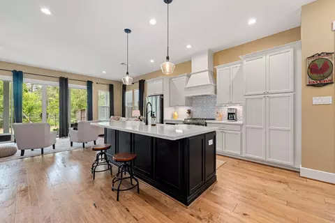 Kitchen - 74 Dobbs View Ln, Spring, TX 77389 photo 4 of 6