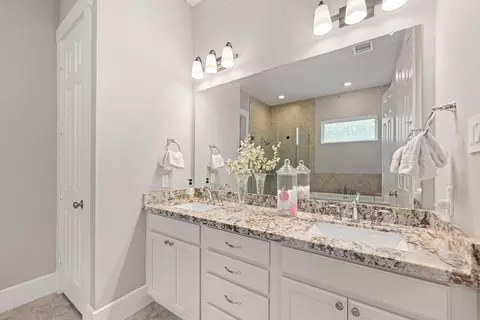 Bath - 74 Dobbs View Ln, Spring, TX 77389 photo 2 of 4
