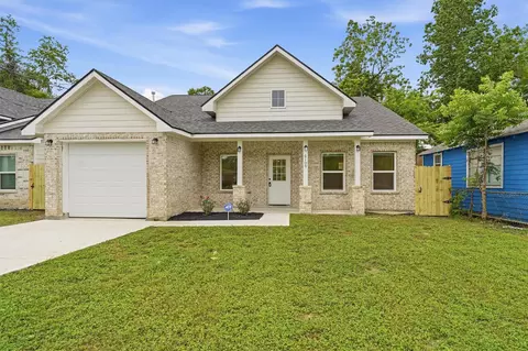 6109 Woodrow St, Texas City, TX 77591
