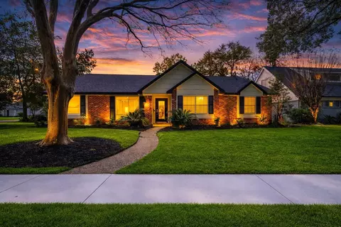 5923 Rutherglenn Dr, Houston, TX 77096