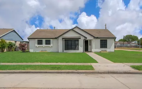 12102 Monticeto Ln, Meadows Place, TX 77477