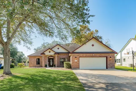 429 N Amherst Dr, West Columbia, TX 77486