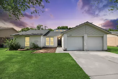1104 N Heron Dr, Seabrook, TX 77586