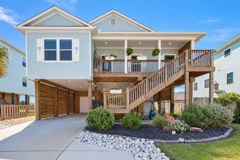 12839 E Conquistador Dr, Galveston, TX 77554