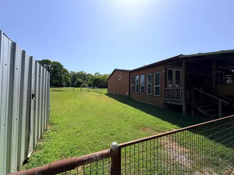 357 Blain St, Buffalo, TX 75831 photo 5