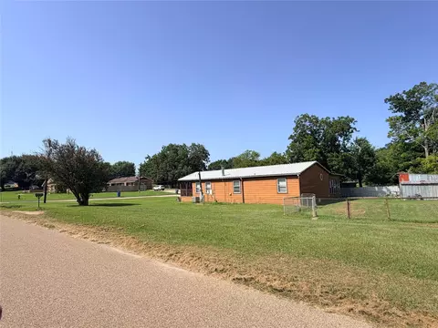 357 Blain St, Buffalo, TX 75831 photo 4
