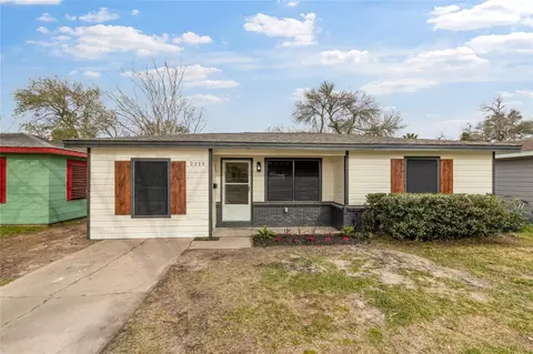 2111 Briar Ln, La Marque, TX 77568