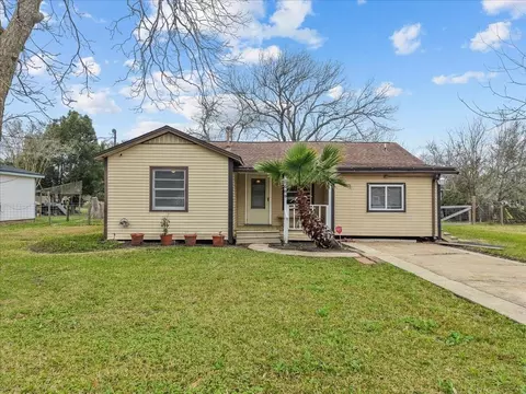 909 Tarpey Rd, Texas City, TX 77591