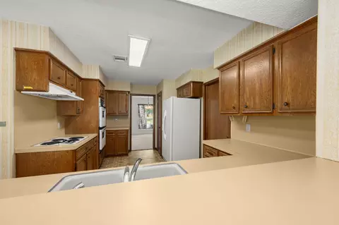 Kitchen - 3915 Snag Ln, Spring, TX 77388 photo 4 of 4
