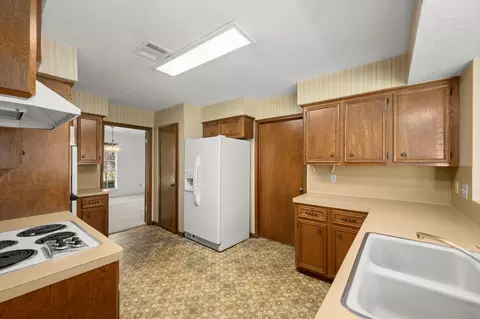 Kitchen - 3915 Snag Ln, Spring, TX 77388 photo 3 of 4