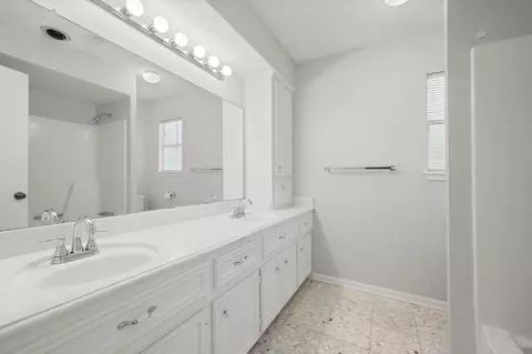 Bath - 3915 Snag Ln, Spring, TX 77388 photo 2 of 2