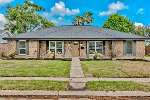 662 Birchwood Dr, Port Neches, TX 77651