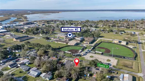 800 Stowell St, Anahuac, TX 77514