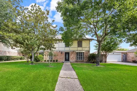 2035 Briarlee Dr, Houston, TX 77077