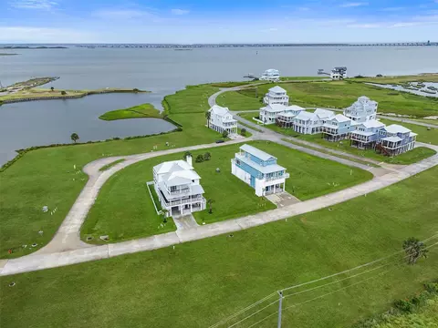 10814 Sweetwater Cove Blvd, Galveston, TX 77554