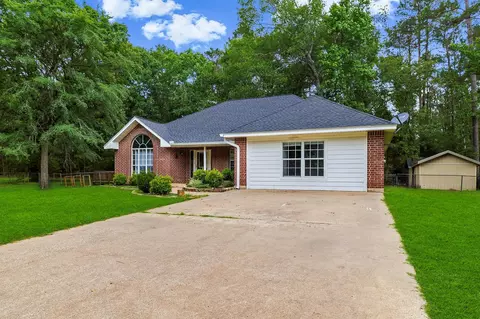 216 N Lake Dr, Livingston, TX 77351