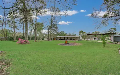 36 W Old Field Dr, Huffman, TX 77336