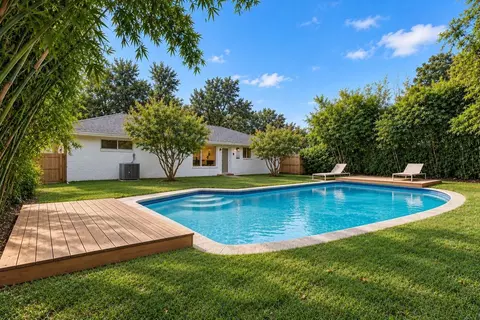 10819 Oasis Dr, Houston, TX 77096