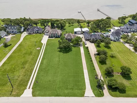 6934 Plantation Dr, Baytown, TX 77523