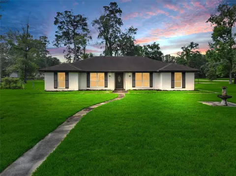 13595 Leaning Oaks Dr, Beaumont, TX 77713