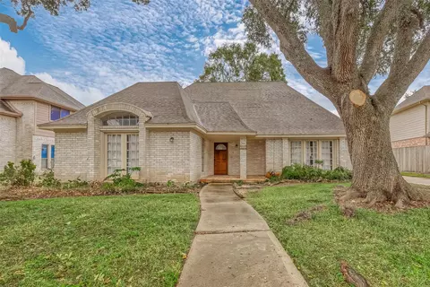 934 Goldfinch Ave, Sugar Land, TX 77478