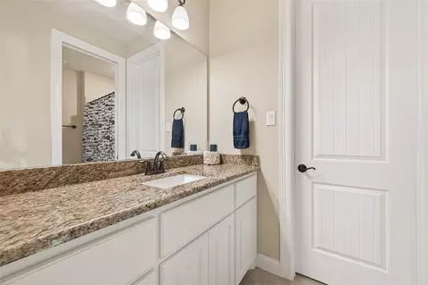 Bath - 18203 Sandy Beach Ct, Cypress, TX 77433 photo 5 of 6