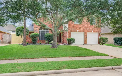6801 Paigetree Ln, Pearland, TX 77584