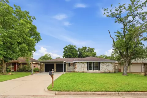 6418 Silver Chalice Dr, Houston, TX 77088