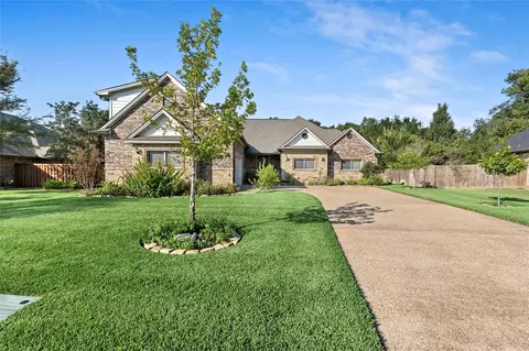 2923 Ambrose Dr, Bryan, TX 77808