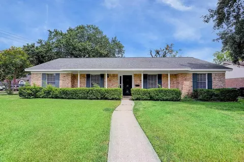 9546 Meadowvale Dr, Houston, TX 77063