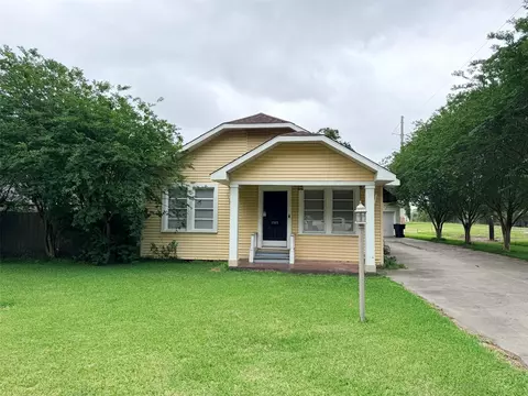 1521 Detroit Ave, Nederland, TX 77627