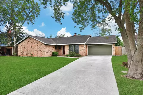 505 Seagrove St, La Porte, TX 77571