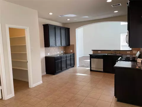 Kitchen - 627 Oak Circle Dr E, Conroe, TX 77301 photo 2 of 3