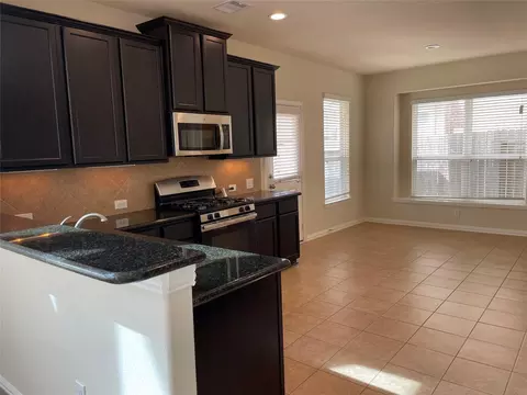 Kitchen - 627 Oak Circle Dr E, Conroe, TX 77301 photo 3 of 3