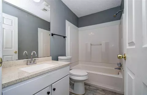 Bath - 5311 Sweetwind Ln, Spring, TX 77373 photo 3 of 3