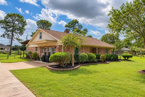 12315 Thaman Dr, Dickinson, TX 77539