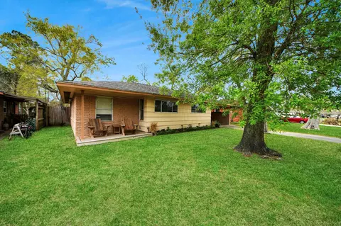 2806 Oak Dr, Dickinson, TX 77539