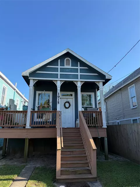 1915 Ursuline St, Galveston, TX 77550