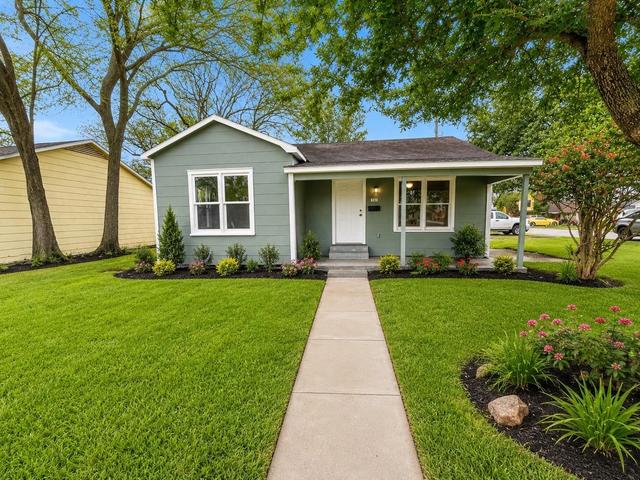 302 S 5th St, La Porte, TX 77571