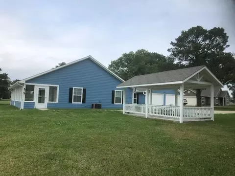 Exterior - 140 Meadowview Dr, Trinity, TX 75862 photo 5 of 7